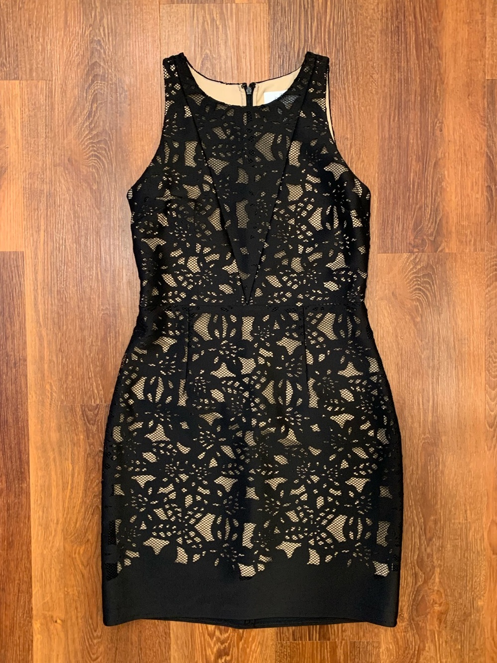 Belle Badgley Mischka Sleeveless Sheath Dress Size 12 Black Nude Laser Cut
